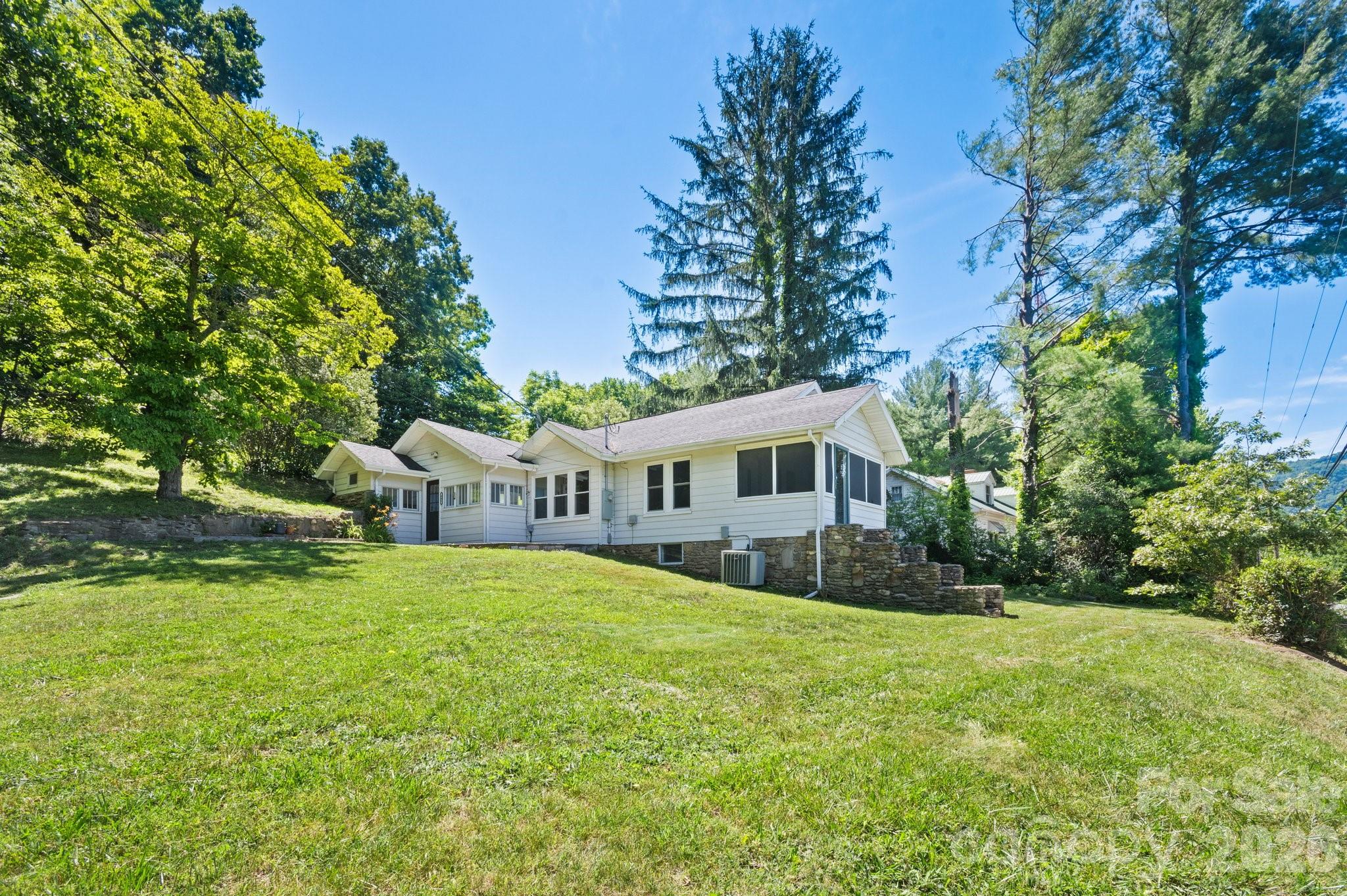 441 Main Street Clyde, NC 28721 - Photo 19 of 44