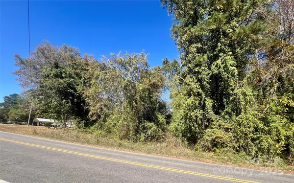 a view of a yard and a street view