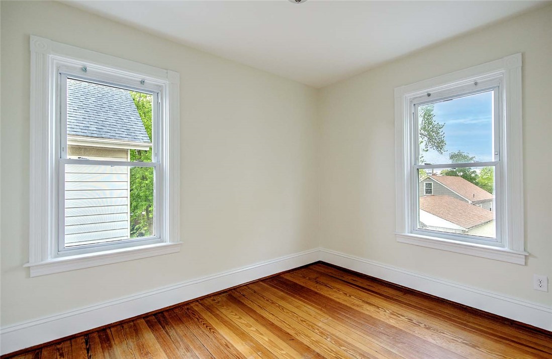137 Hunts Avenue Pawtucket, RI 02861 - Photo 11 of 14