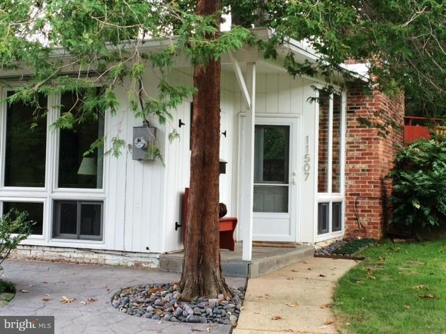11507 Highview Avenue Silver Spring, MD 20902 - Photo 3 of 24 Exterior (Front)