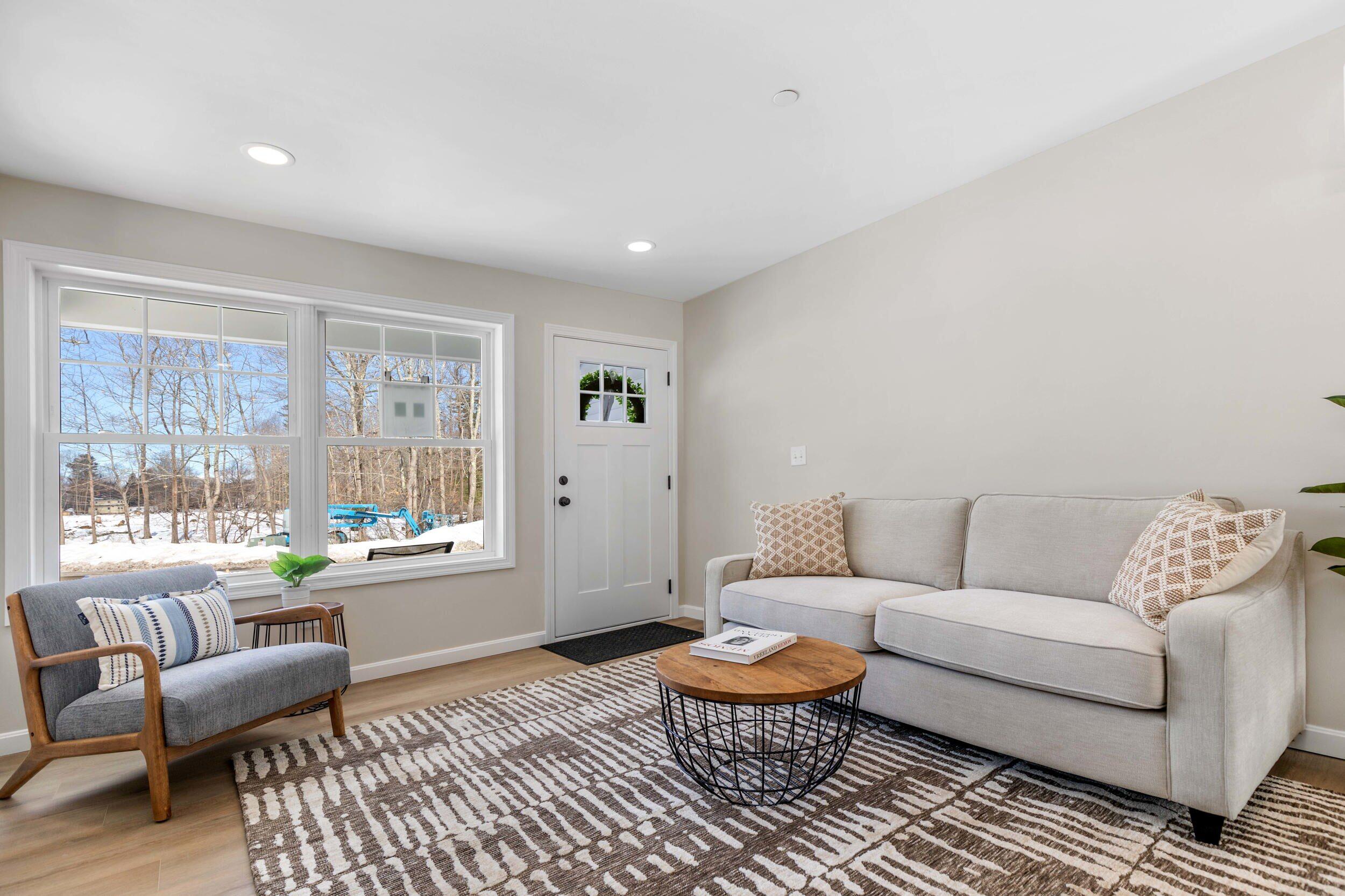 29 Baxter Lane, Unit 8 Gorham, ME 04038 - Photo 11 of 31 Living Room