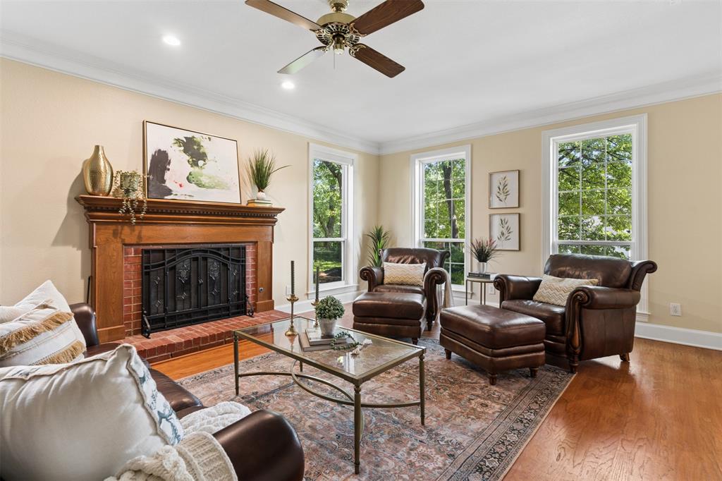 41 Oak Forrest Circle Denton, TX 76210 - Photo 12 of 29 Inviting living room