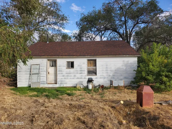 a view of backyard with small garden