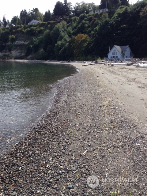 113 Port Susan Drive Everett, WA 98201 - Photo 19 of 23 a view of a yard with a table and chair