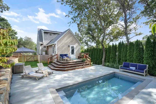 $2,590,000 | 2 Orchard Lane, Edgartown, MA 02539
