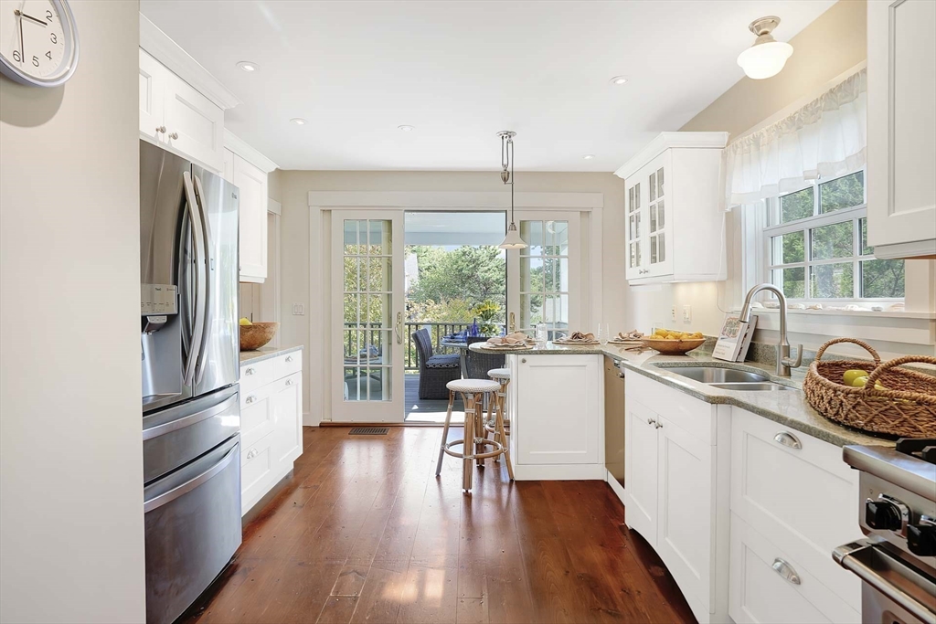 2 Orchard Lane Edgartown, MA 02539 - Photo 13 of 42