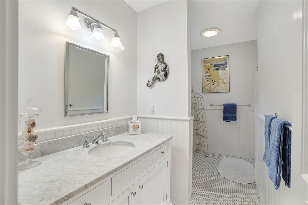 2 Orchard Lane Edgartown, MA 02539 - Photo 23 of 42