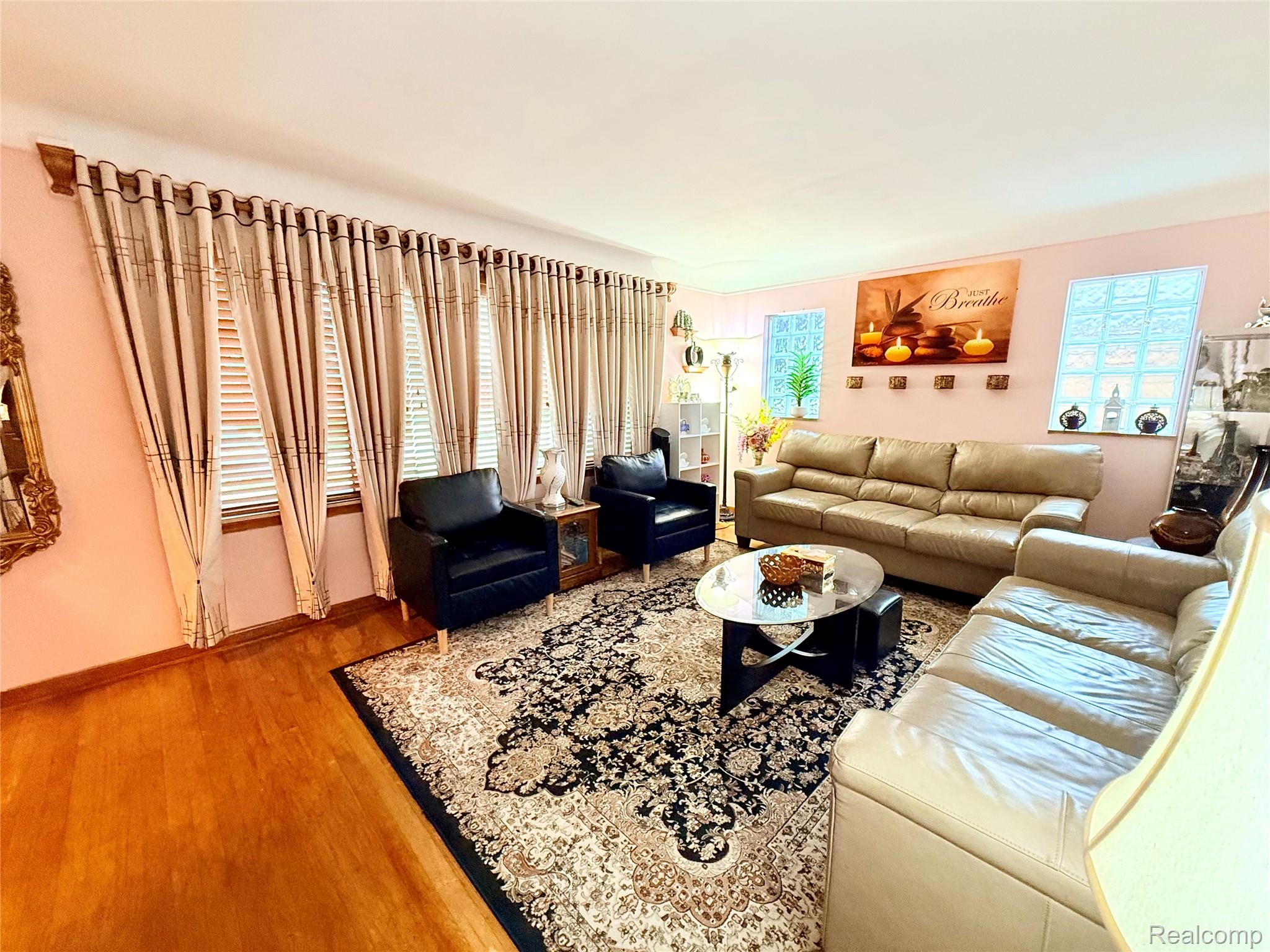 8152 Potomac Street Center Line, MI 48015 - Photo 6 of 39 .