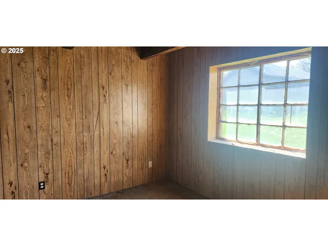 a picture of a black and white wall