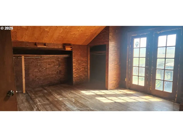 a view of empty room with windows