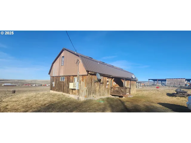 a view of a living room and kitchen