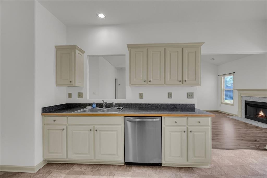 1412 Silvergate Way Winder, GA 30680 - Photo 15 of 21 Gallery Image 15