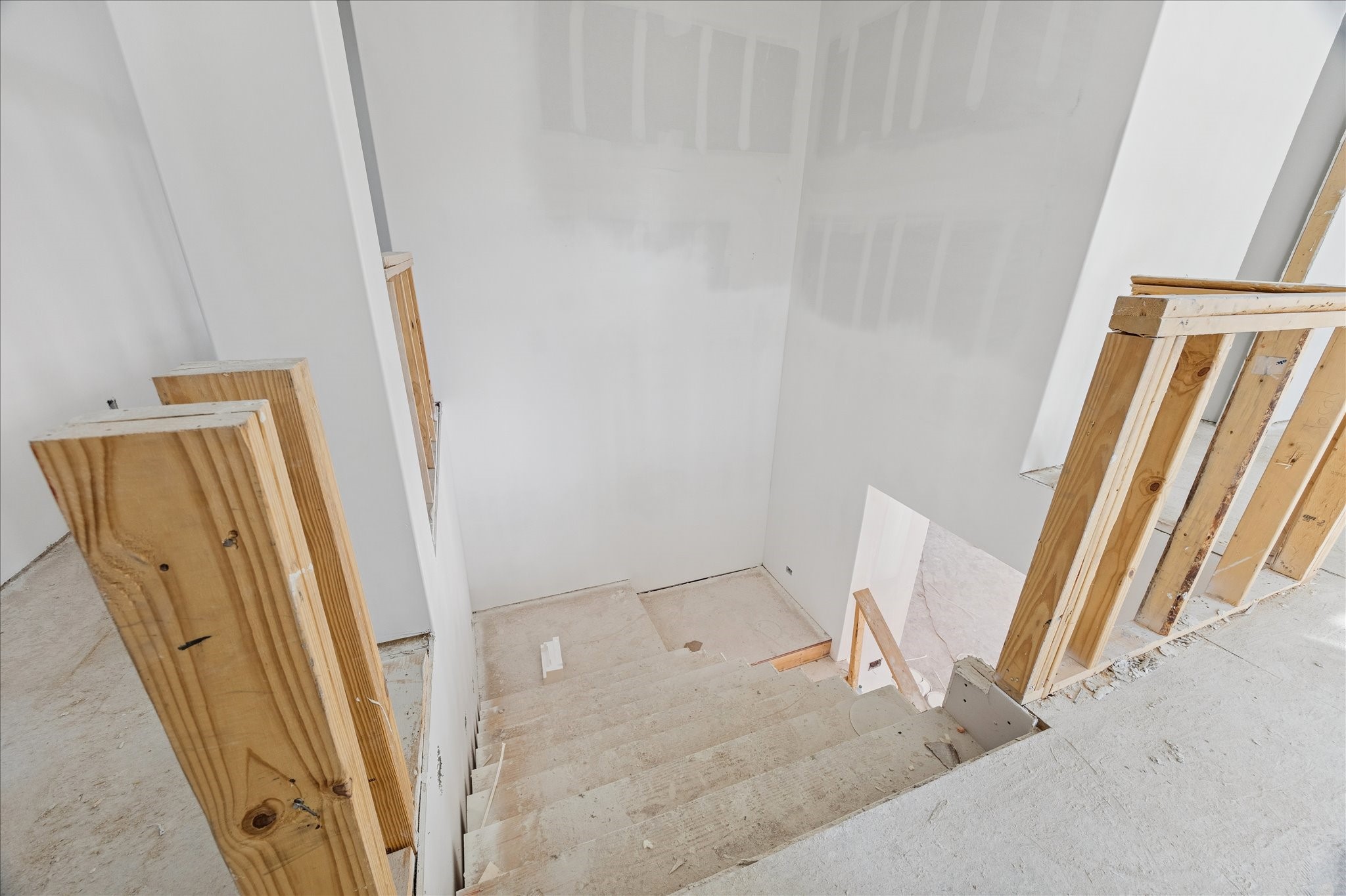 515 West 33rd Street Houston, TX 77018 - Photo 21 of 35 view of a room with door and stairs