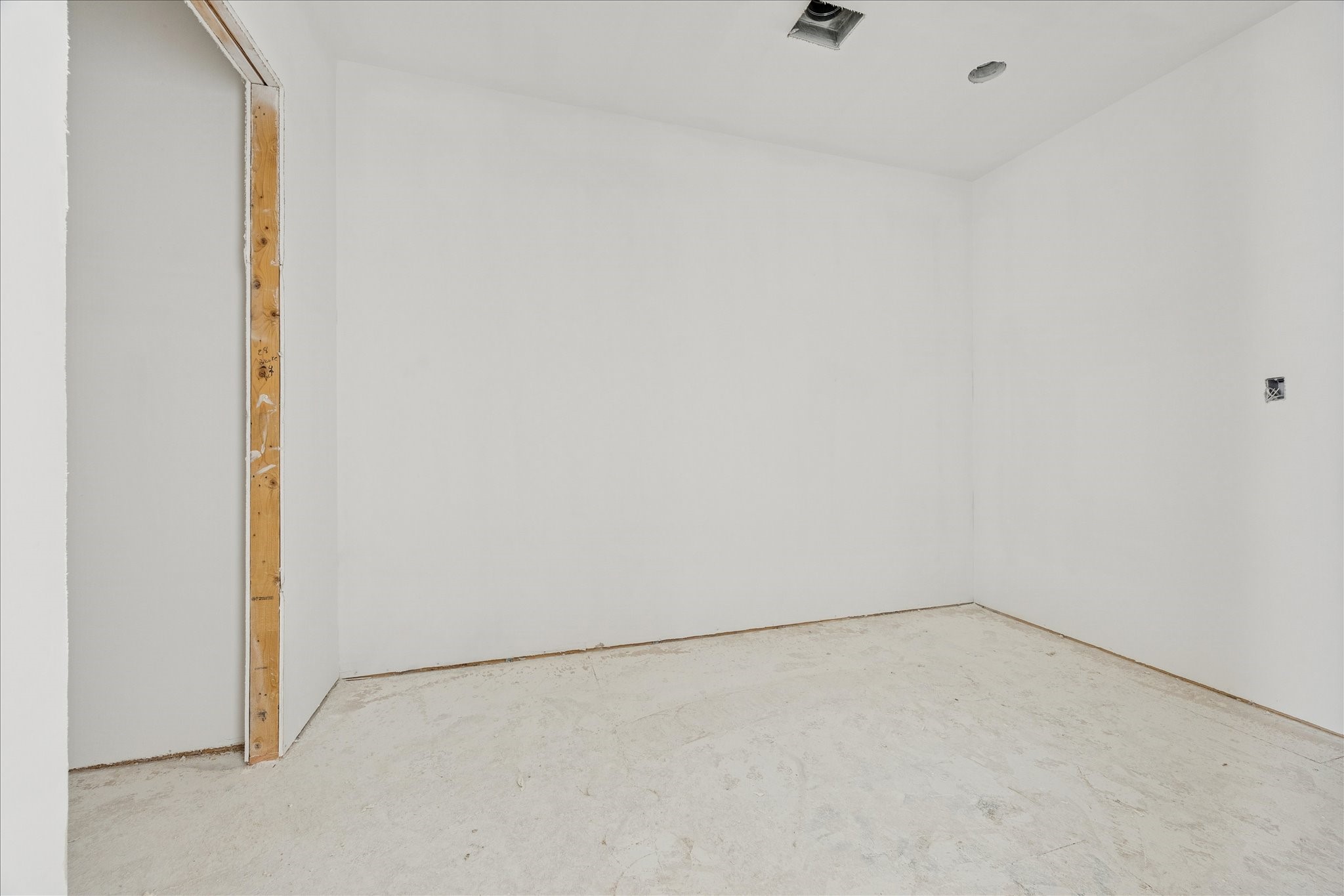 515 West 33rd Street Houston, TX 77018 - Photo 25 of 35 a view of an empty room