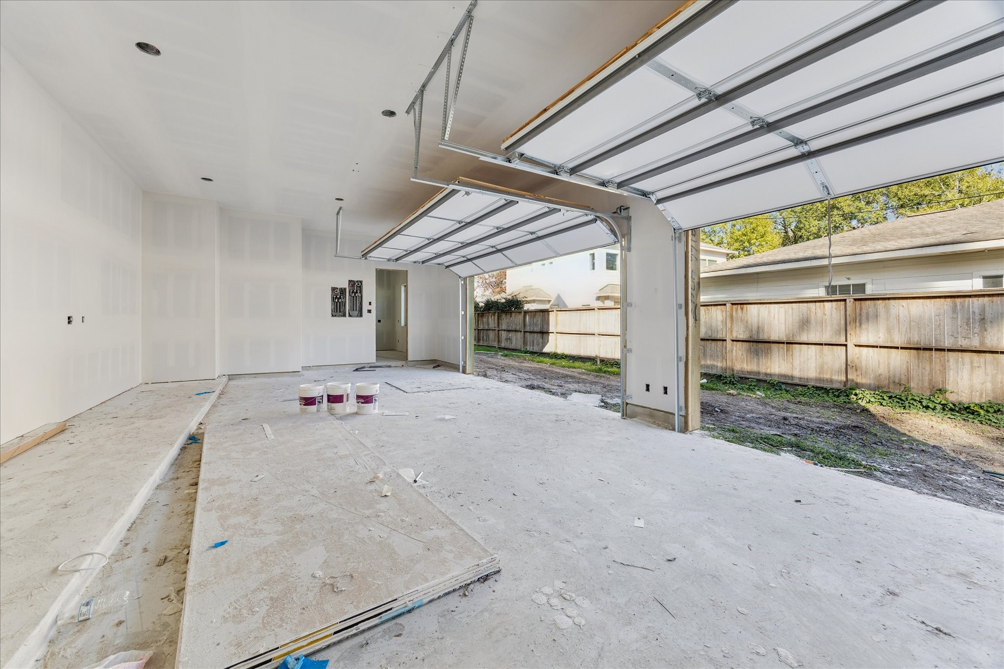 515 West 33rd Street Houston, TX 77018 - Photo 33 of 35 a view of livingroom with an empty room
