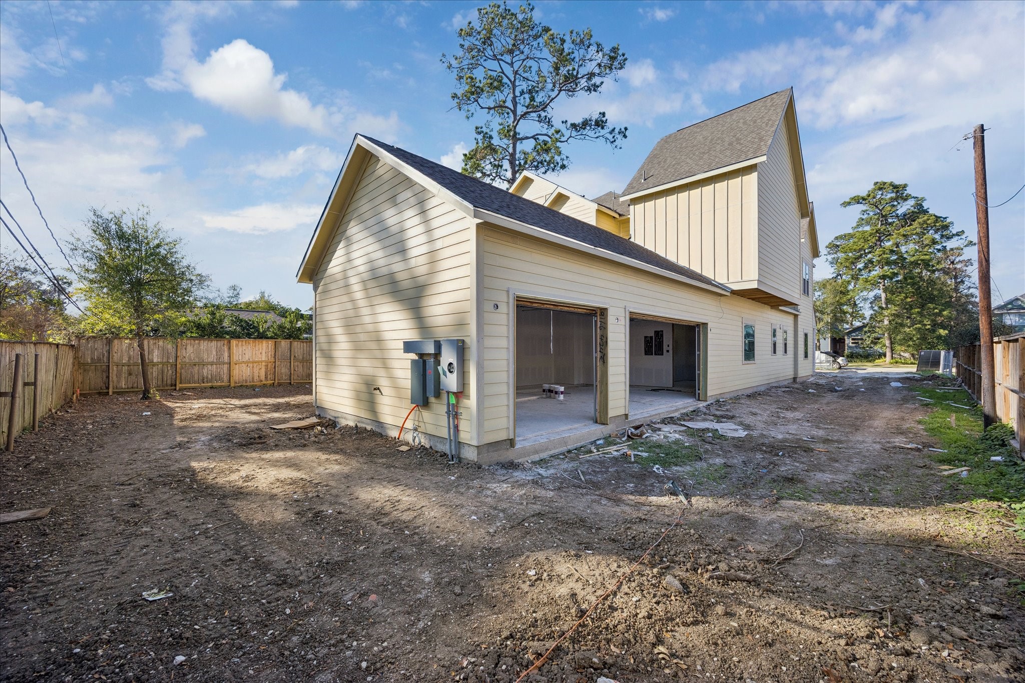 515 West 33rd Street Houston, TX 77018 - Photo 4 of 35 a view of a house with a yard and tree s
