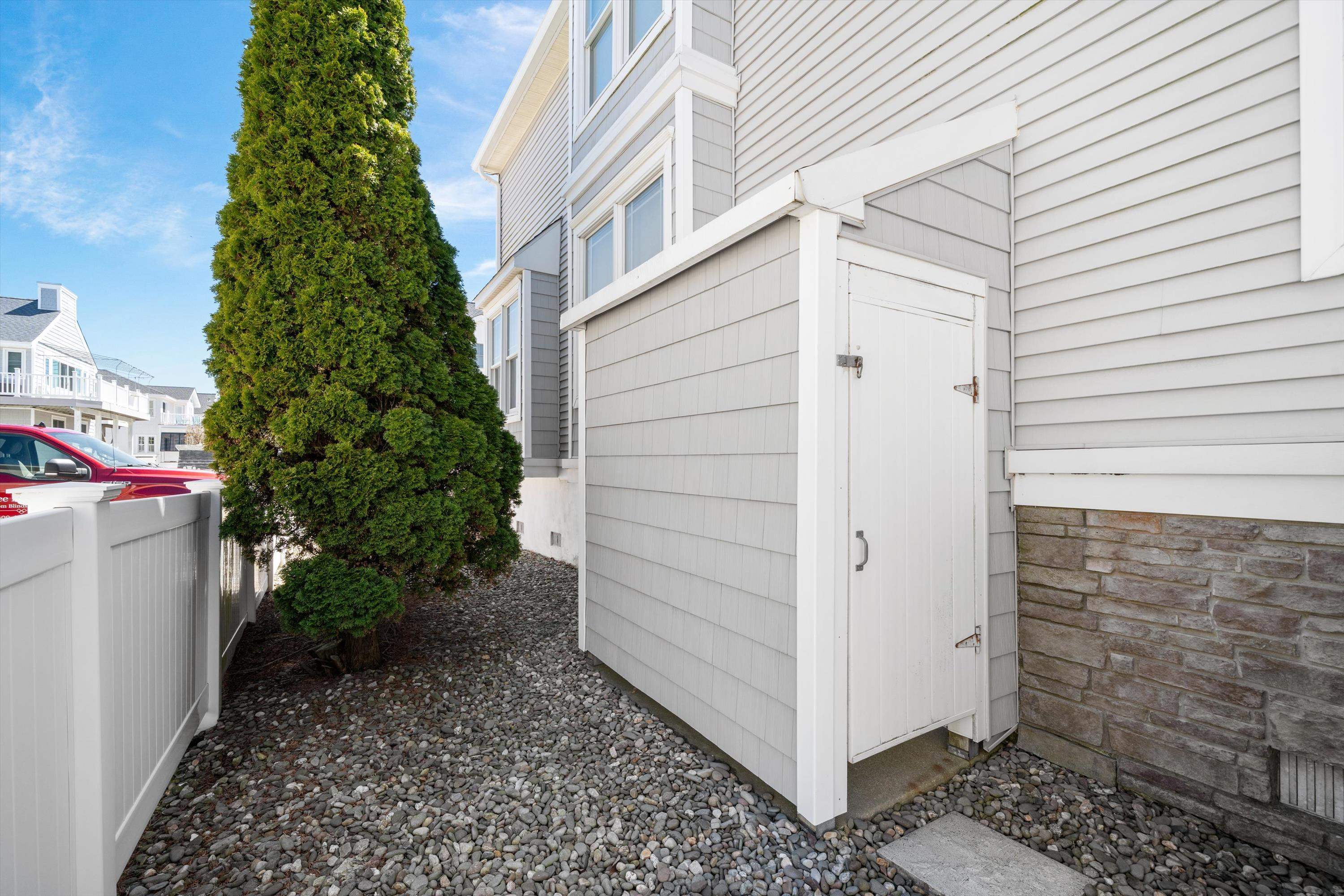 8222 3rd Avenue, Unit NORTH Stone Harbor, NJ 08247 - Photo 26 of 32 a view of a pathway of a house