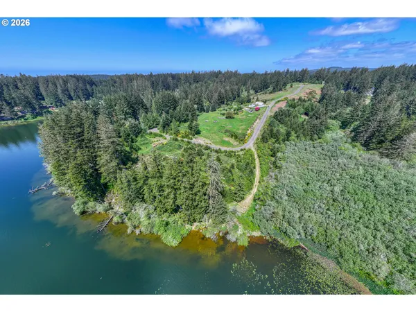 $1,700,000 | Clear Lake, Unit 20, Florence, OR 97439