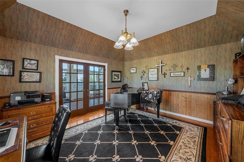 1010 Chapman Road Crawford, TX 76638 - Photo 13 of 40