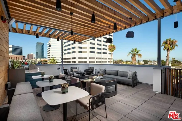 $3,710 | 3223 Wilshire Boulevard, Unit 202, Santa Monica, CA 90403