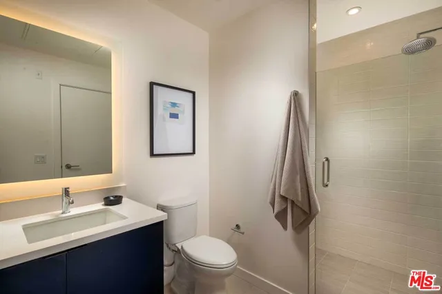 $3,710 | 3223 Wilshire Boulevard, Unit 202, Santa Monica, CA 90403