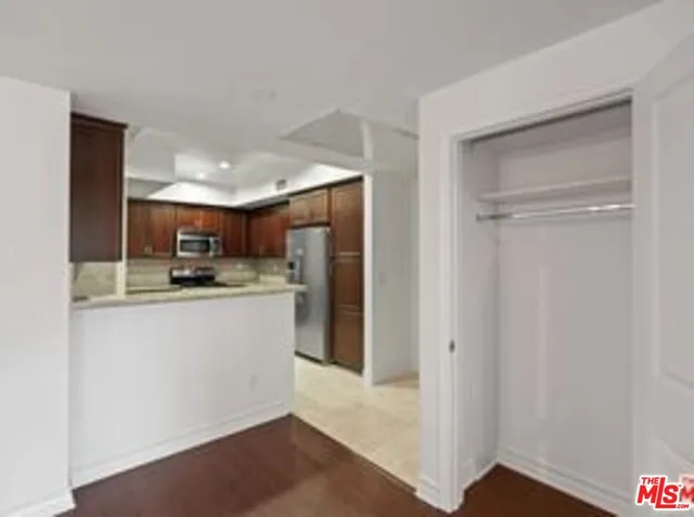 $3,710 | 3223 Wilshire Boulevard, Unit 202, Santa Monica, CA 90403