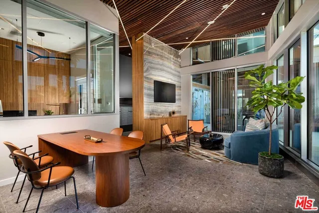 $3,710 | 3223 Wilshire Boulevard, Unit 202, Santa Monica, CA 90403