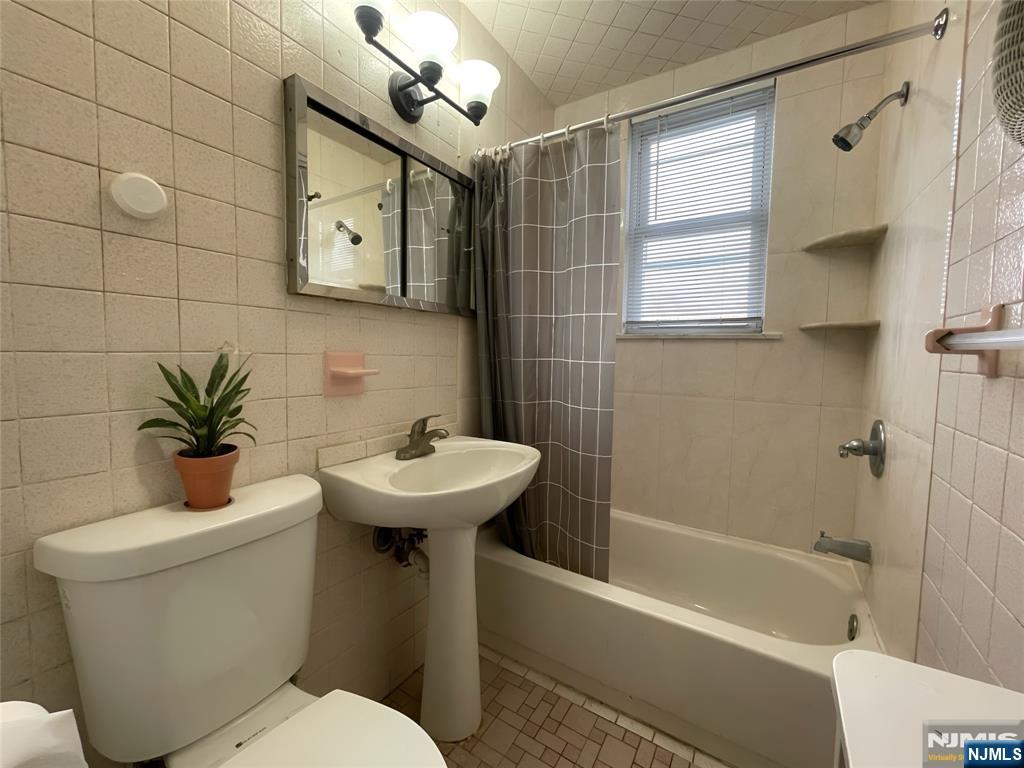 16 Ann Street, Unit 2 Harrison, NJ 07029 - Photo 6 of 8