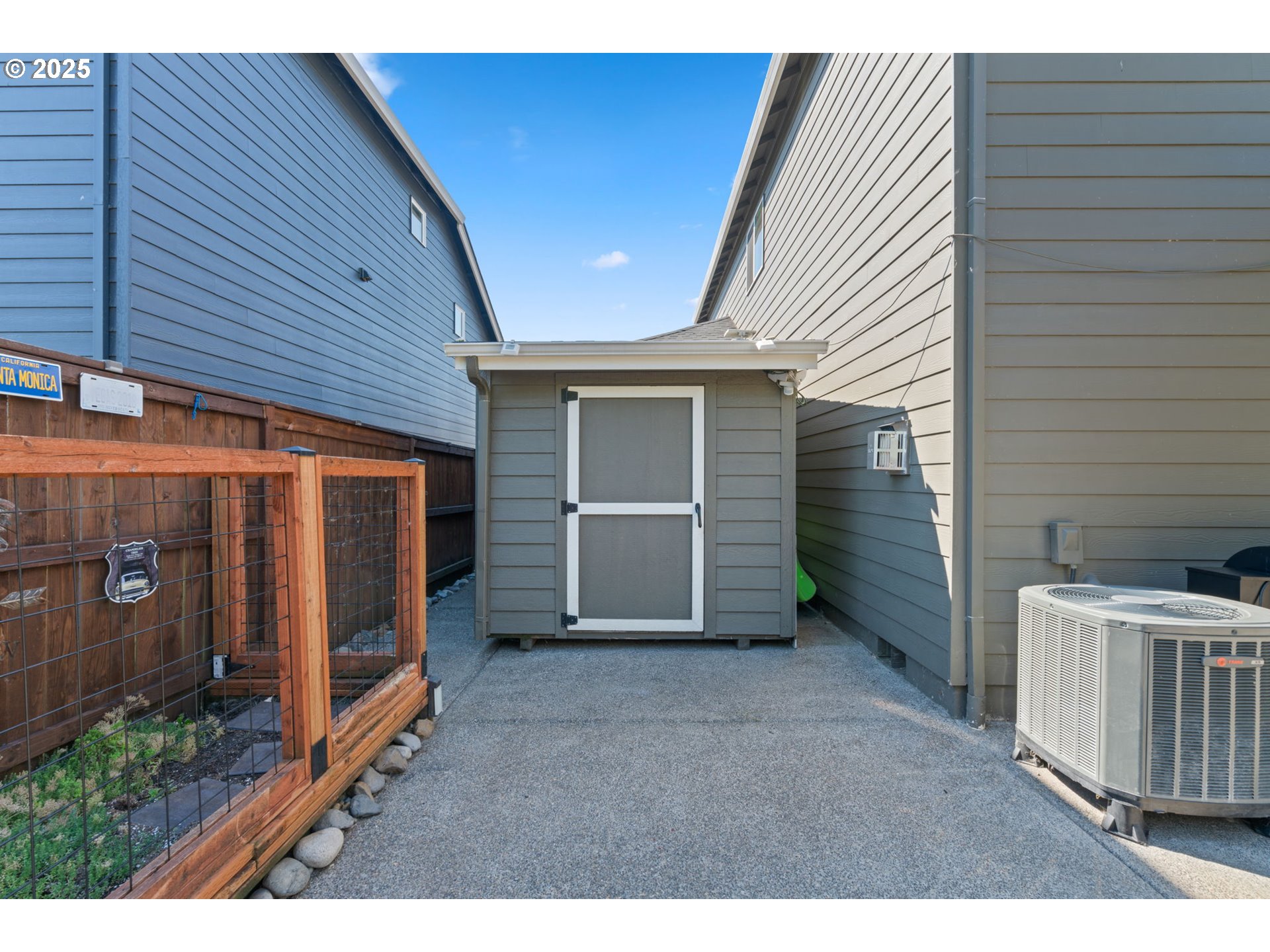 1707 Northeast 37th Avenue Camas, WA 98607 - Photo 39 of 44 a backyard of a house