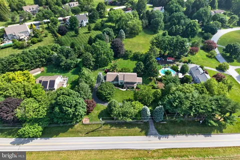$895,000 | 153 East Doe Run Road, Kennett Square, PA 19348