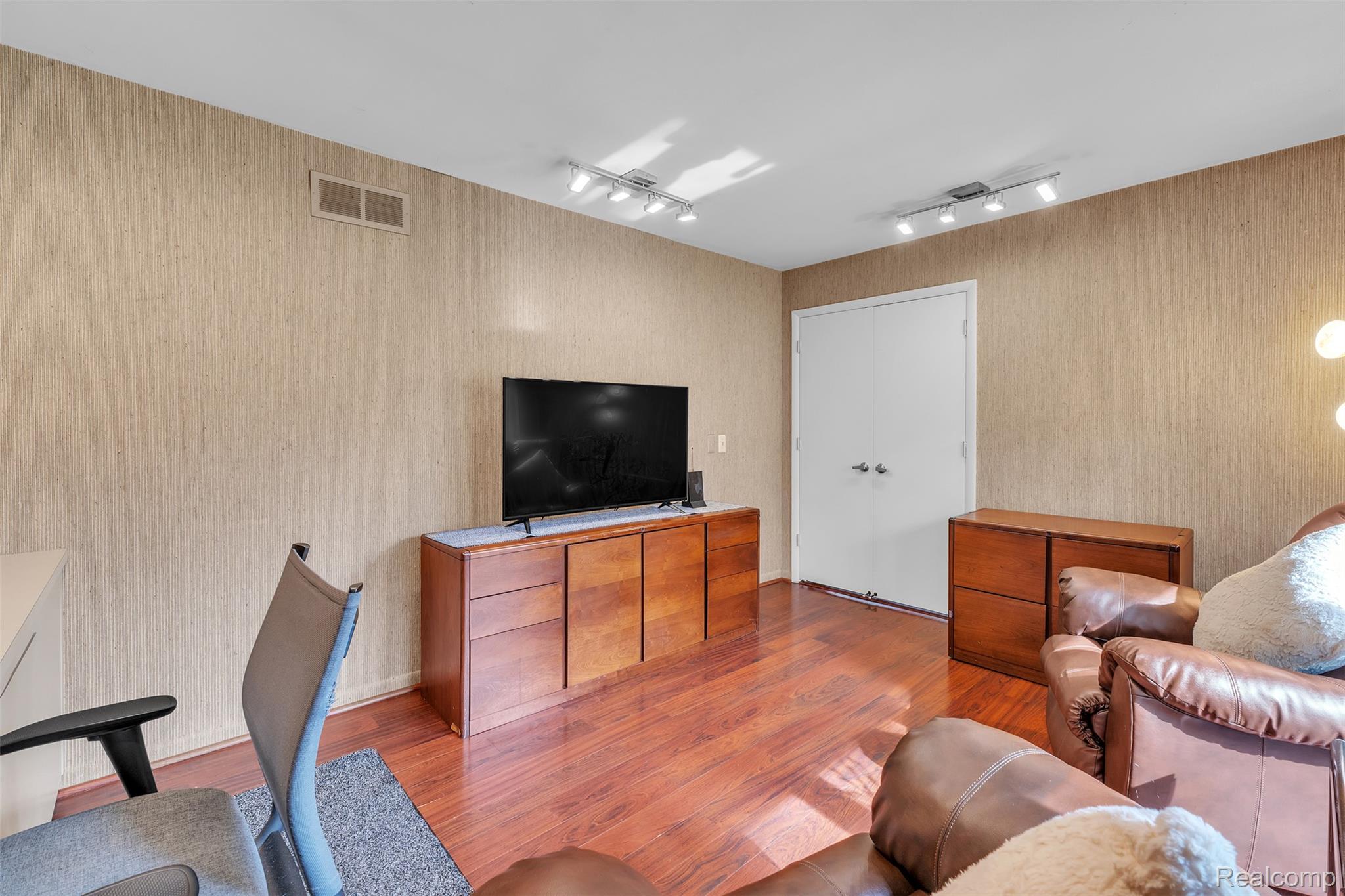 5520 Ridgewood Road West Bloomfield, MI 48322 - Photo 10 of 52 ridgewood-10.jpg