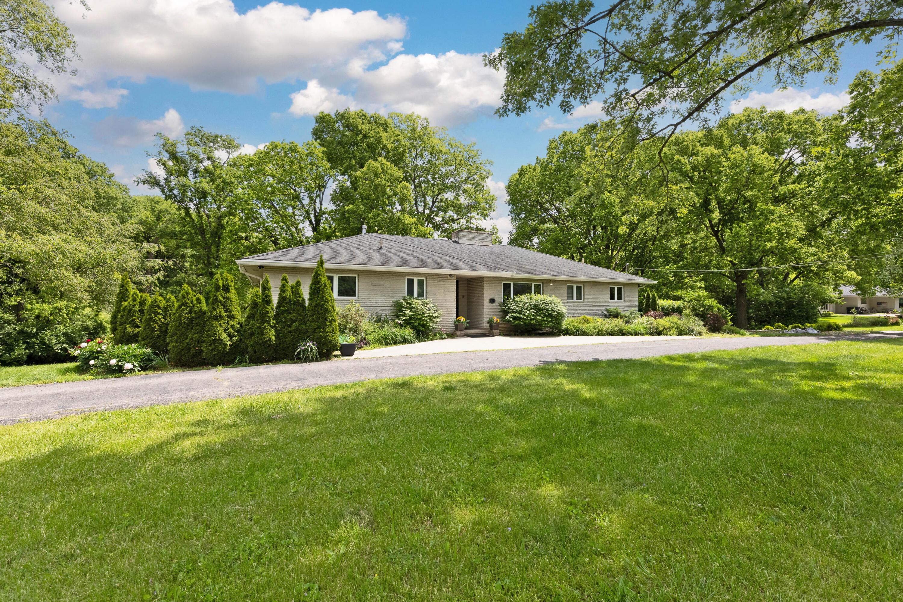 4356 Dublin Road Columbus, OH 43221 - Photo 3 of 77