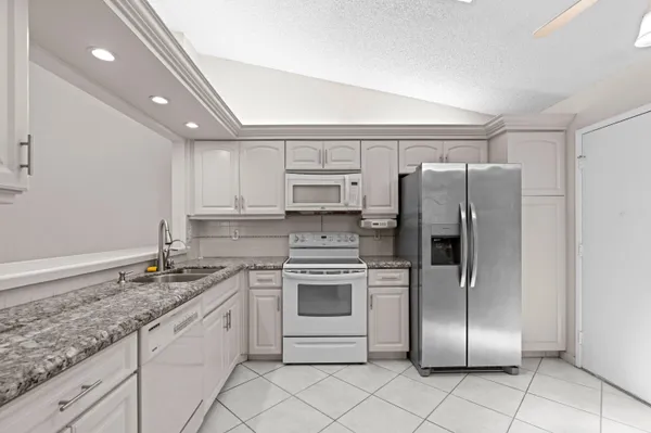 $284,000 | 10044 Andrea Lane, Unit A, Boynton Beach, FL 33437