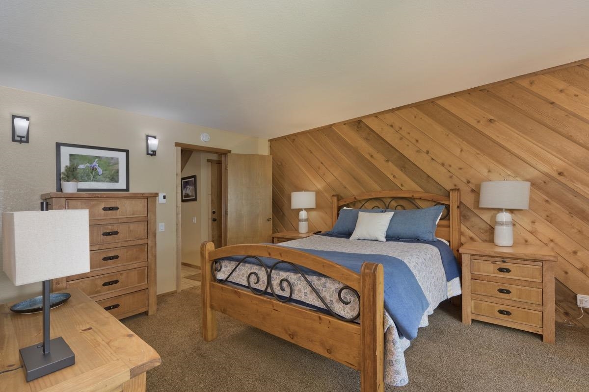 61 Goldhill, Unit 61 Mammoth Lakes, CA 93546 - Photo 29 of 44 a bedroom with a bed and furniture