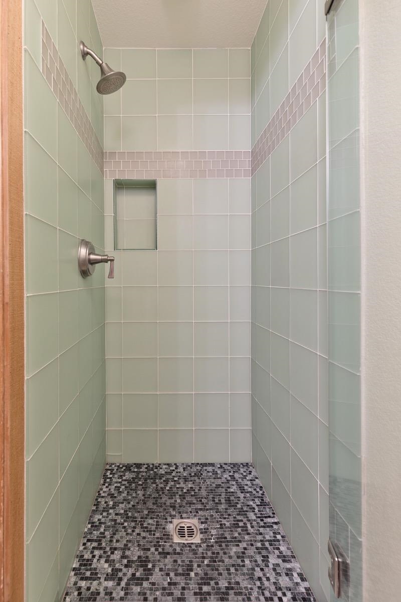 61 Goldhill, Unit 61 Mammoth Lakes, CA 93546 - Photo 36 of 44 a bathroom with a shower