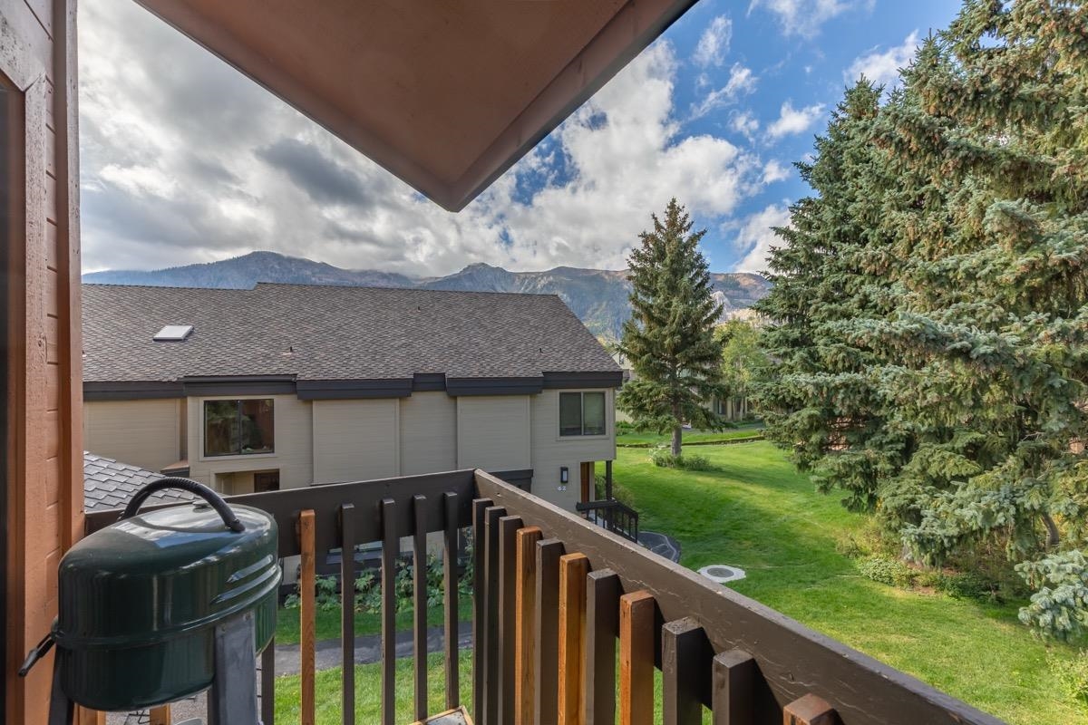 61 Goldhill, Unit 61 Mammoth Lakes, CA 93546 - Photo 39 of 44 a view of a house with backyard and porch