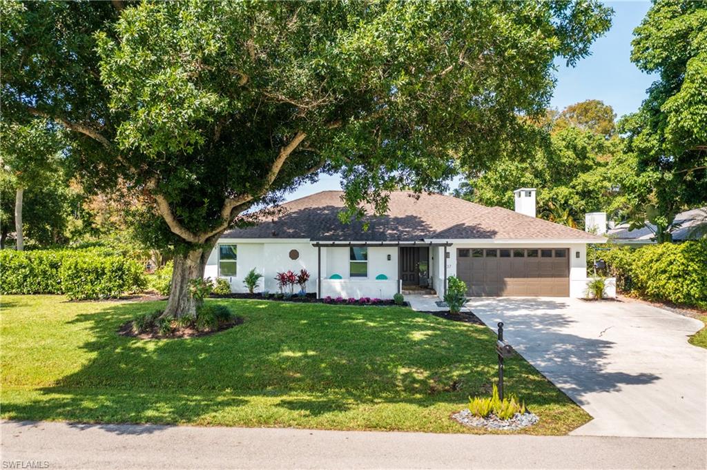 237 Burning Tree Drive Naples, FL 34105 - Photo 3 of 32