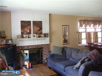 27 Taylor Road Conshohocken, PA 19428 - Photo 6 of 12 Living Room