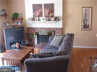 27 Taylor Road Conshohocken, PA 19428 - Photo 8 of 12 Living Room