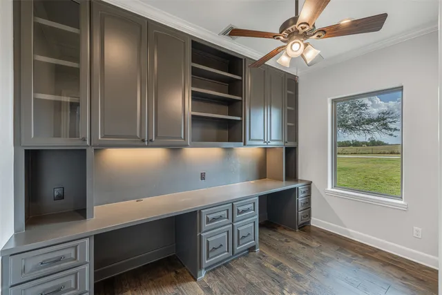 walk in closet with window