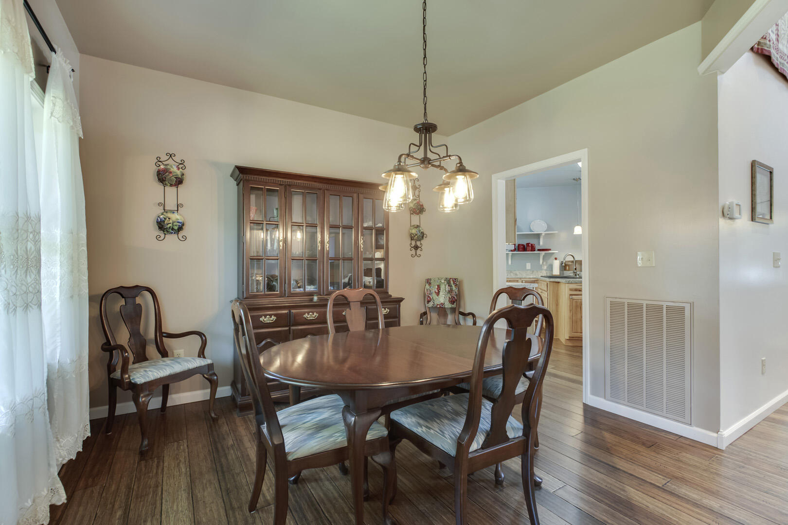 107 Squaw Valley Road Kingston, TN 37763 - Photo 10 of 40 10_SquawValleyRoad_107_Dining02