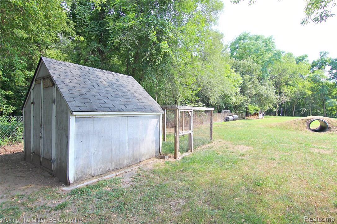 43221 Fret Road Belleville, MI 48111 - Photo 26 of 34 jFret Rd Chicken Koop.jpg