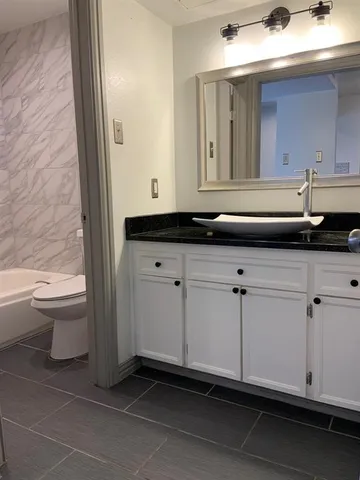 $900 | 2800 Douglas Avenue, Unit 218, Dallas, TX 75219