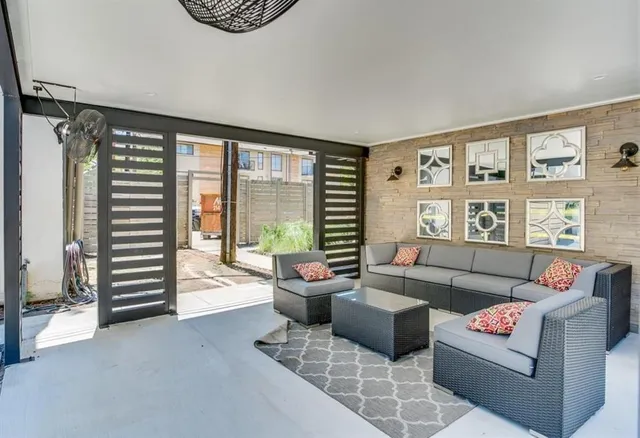 $900 | 2800 Douglas Avenue, Unit 218, Dallas, TX 75219