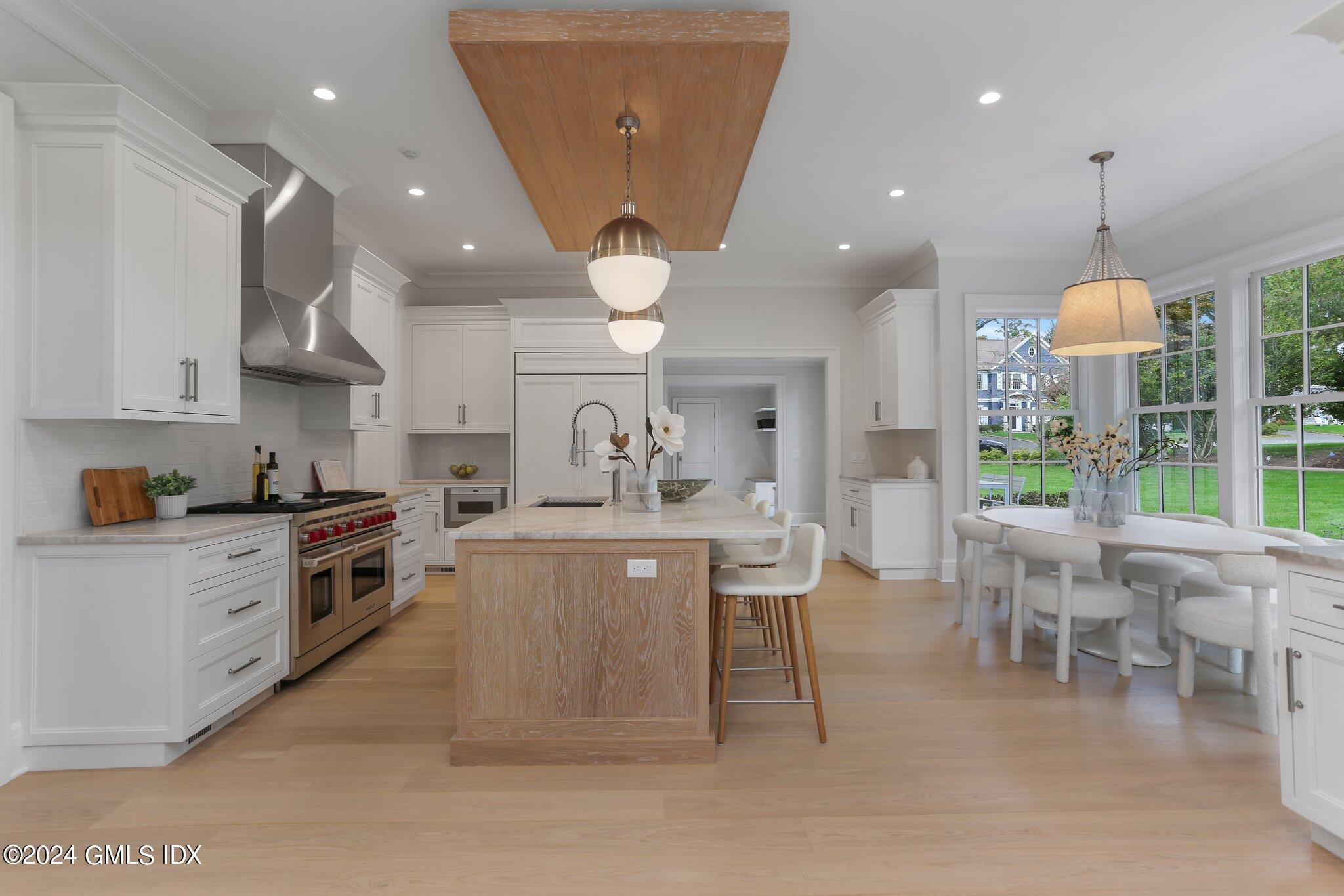 9 Dorchester Lane Riverside, CT 06878 - Photo 14 of 33 Island Seating