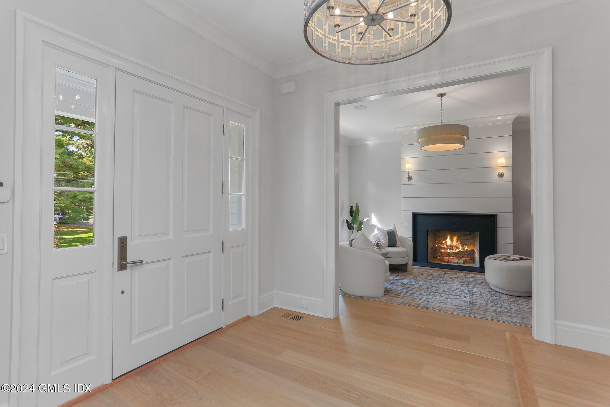 9 Dorchester Lane Riverside, CT 06878 - Photo 2 of 33 Entrance