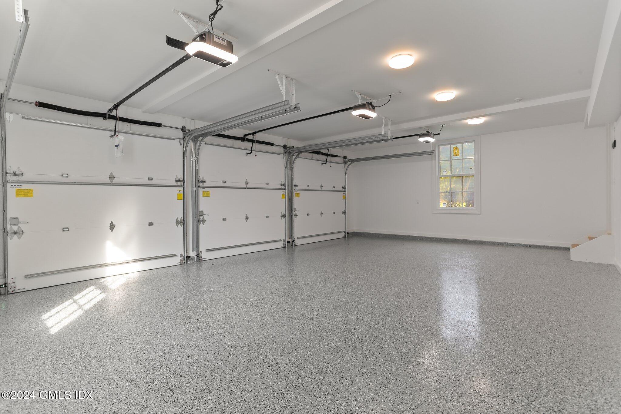 9 Dorchester Lane Riverside, CT 06878 - Photo 30 of 33 3 Car Garage