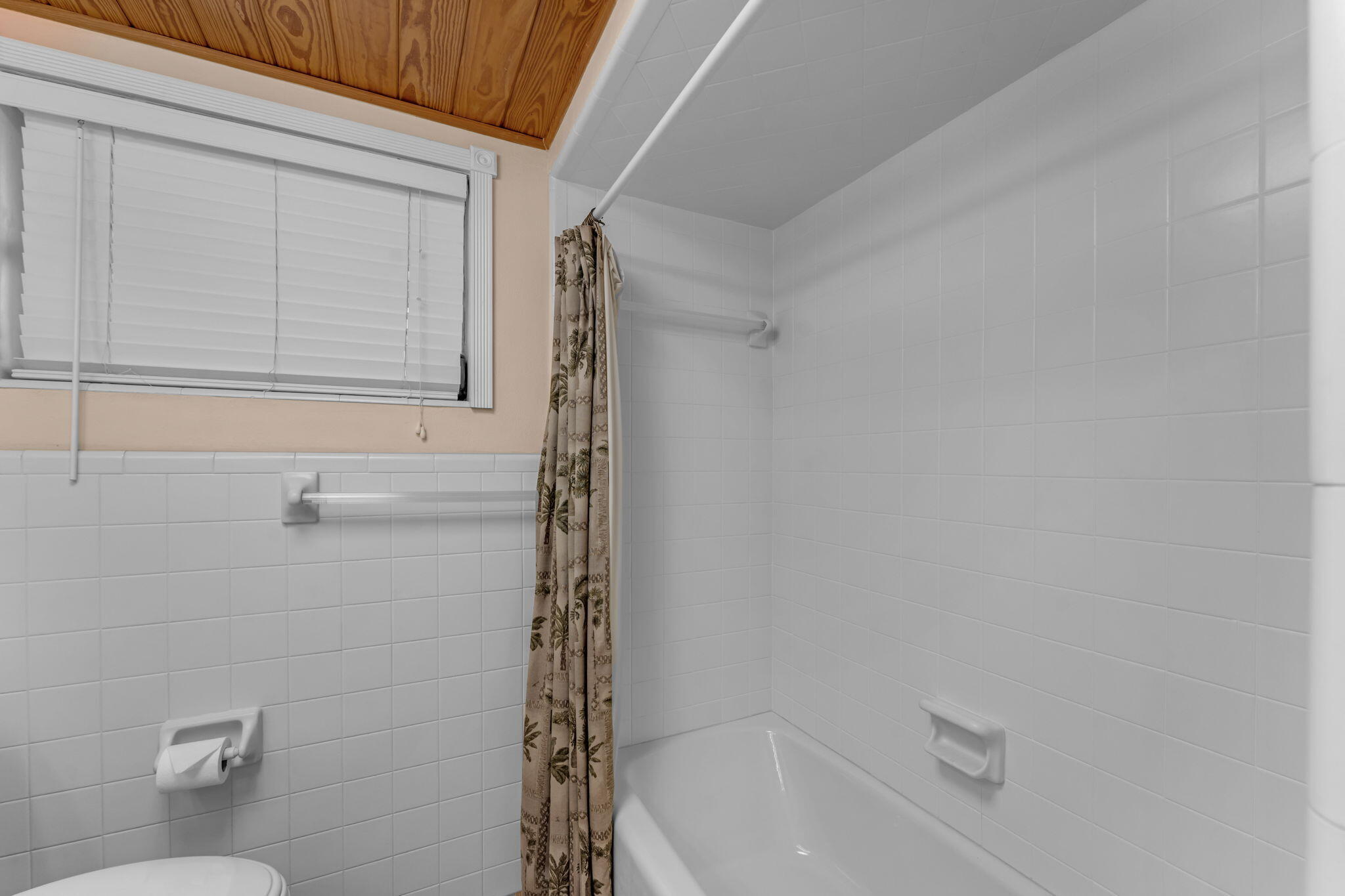 920 La Paloma Road Key Largo, FL 33037 - Photo 30 of 44 a bathroom with a shower and a toilet