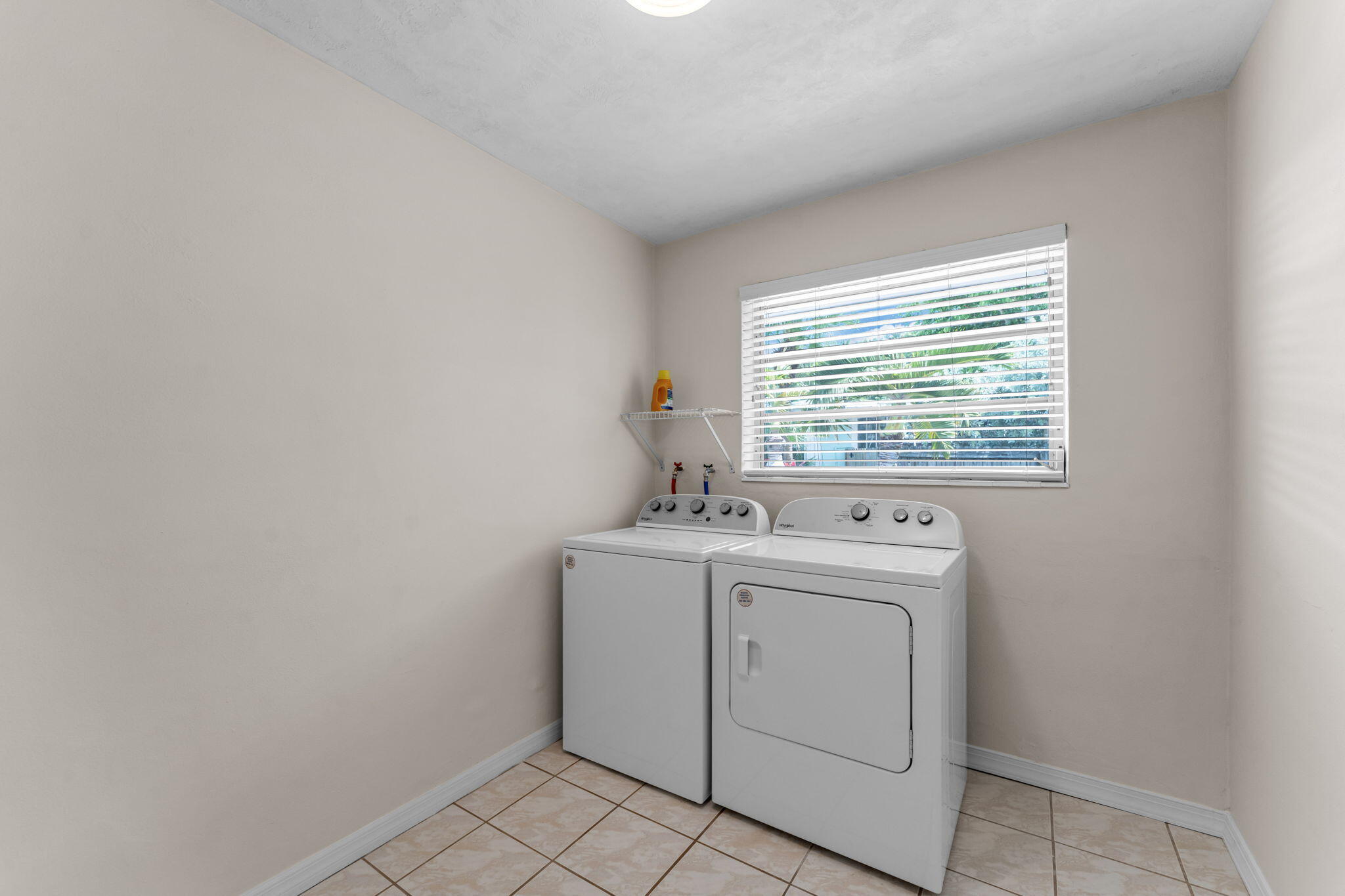 920 La Paloma Road Key Largo, FL 33037 - Photo 33 of 44 a utility room with dryer and washer