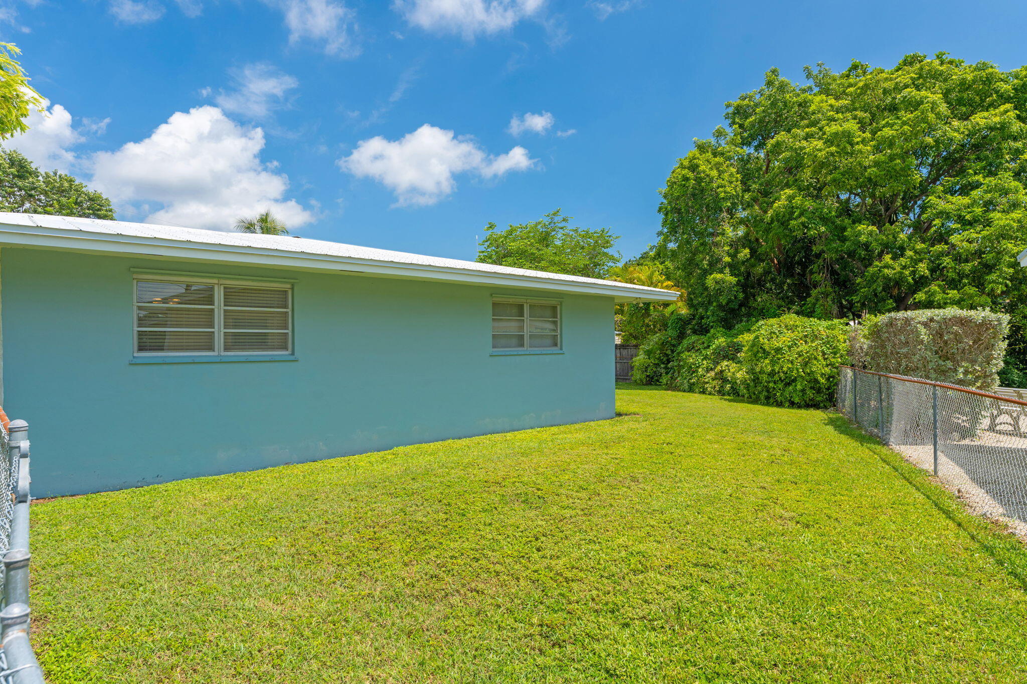 920 La Paloma Road Key Largo, FL 33037 - Photo 40 of 44 a view of a backyard